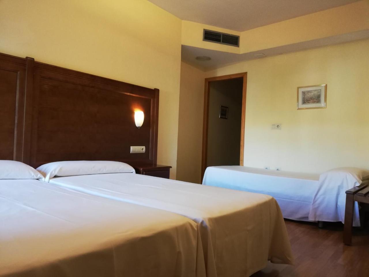 Hotel Labella Maria Pinos Genil Exterior foto
